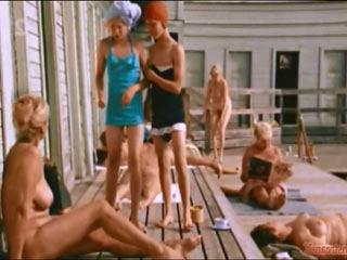 Dressed as girls, they entered the women's bathhouse