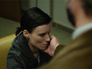 Соц работник принуждает девушку-подростка сосать его член