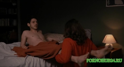 Девушка глотает сперму а после целует парня