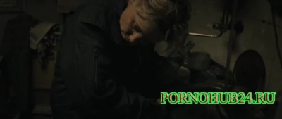 Жестко трахает жену на глазах у друзей за кражу денег