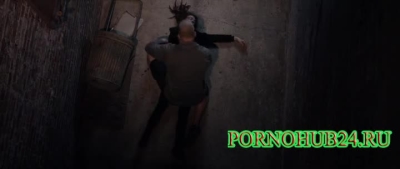 Избил и изнасиловал на улице