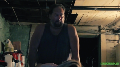 Отец трахает собственную дочь и читает библию