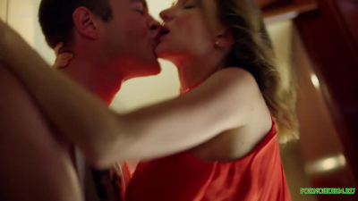 Девушка спровоцировала групповой секс