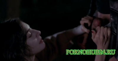 Женщина глотает сперму незнакомца