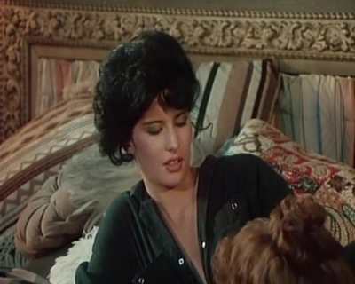 Сводная сестра заставила лизать матери